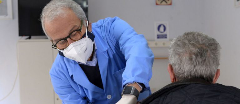 Vox apunta la responsabilidad de Robles en la vacunación del JEMAD