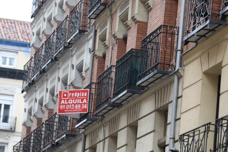 El alquiler se mantuvo estable en enero, pero siguió desplomándose en Madrid y Barcelona