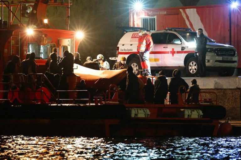 Más de 3.200 migrantes llegaron a España en el primer mes de 2021