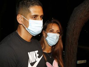 Christofer, con su inseparable Fani Carbajo, recibe el alta tras operarse de urgencia