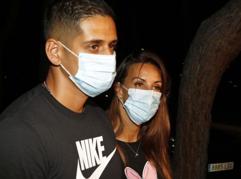 Christofer, con su inseparable Fani Carbajo, recibe el alta tras operarse de urgencia Christofer, con su inseparable Fani Carbajo, recibe el alta tras operarse de urgencia