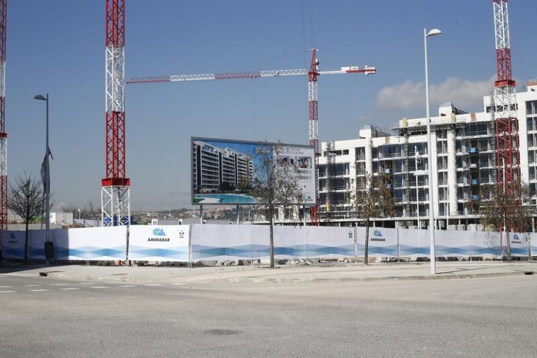 El precio de la vivienda crece en España en enero, pero cae en las capitales