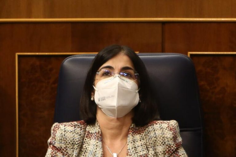 Darias abre la puerta a la vacuna rusa si es aprobada por Europa