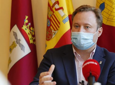 El alcalde de Albacete, acusado de contratar irregularmente una de sus empresas El alcalde de Albacete, acusado de contratar irregularmente una de sus empresas