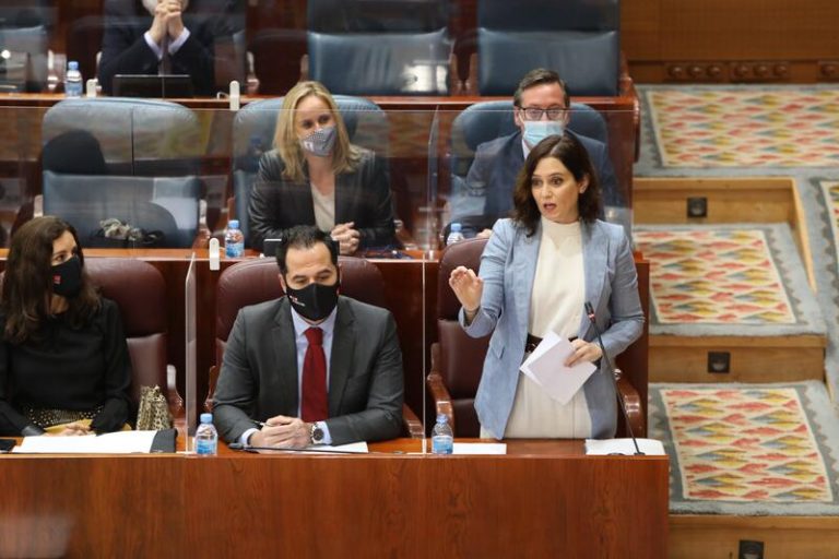 Isa Serra pide la dimisión de López y Ayuso le recuerda que la condenada es ella