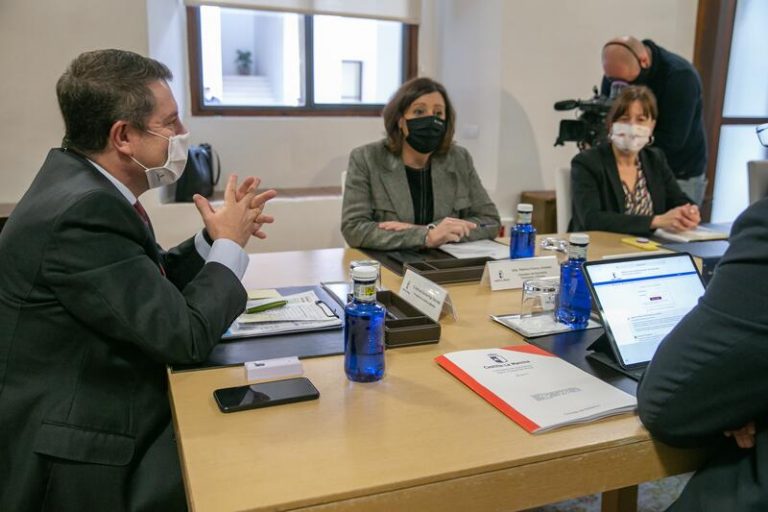 Abren los bares y decae el cierre perimetral municipal en Castilla-La Mancha