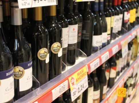 Andalucía limita su 'ley seca' a bebidas espirituosas de más de 21 grados Andalucía limita su 'ley seca' a bebidas espirituosas de más de 21 grados