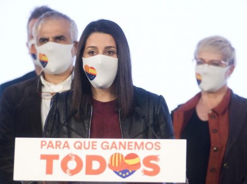 Arrimadas descarta dimitir o destituir a otros dirigentes tras la debacle electoral del 14F Arrimadas descarta dimitir o destituir a otros dirigentes tras la debacle electoral del 14F