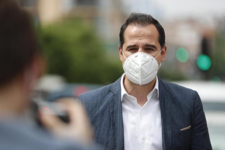 Aguado cree que las decisiones en Cs 