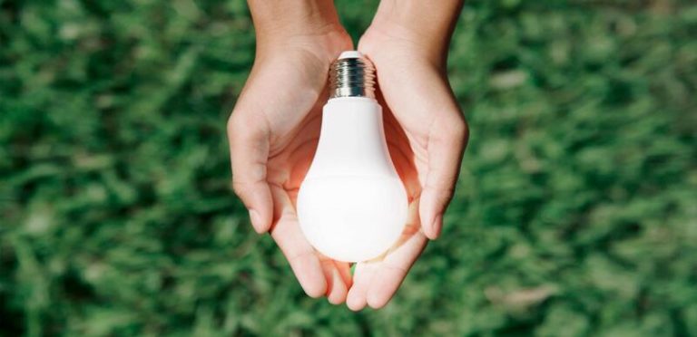 El déficit del sistema eléctrico se eleva a 1.070 millones, un 56,8% menos