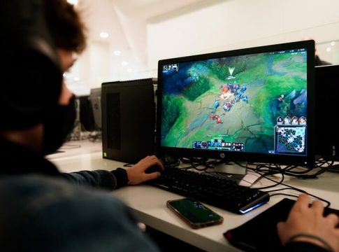 Jugar a videojuegos alivia en un 30% el dolor de los niños con cáncer Jugar a videojuegos alivia en un 30% el dolor de los niños con cáncer