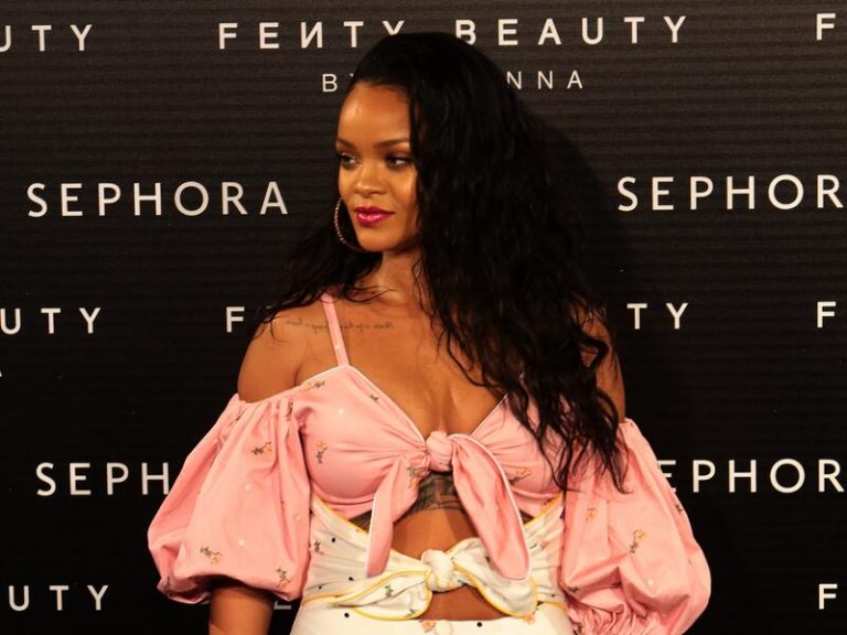 Rihanna celebra su 33 cumpleaños con el Coronavirus muy presente en sus negocios