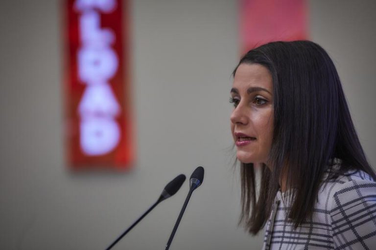 Arrimadas acusa a Sánchez de no hacer 