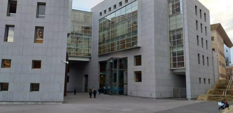 Piden 9 meses de prisión a una auxiliar por zarandear a una mujer en una residencia