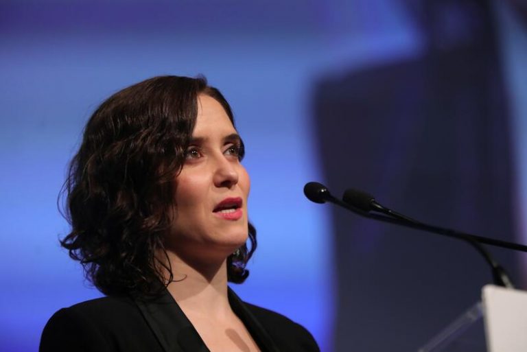 Ayuso propone que el SMI esté exento de impuestos y cotizaciones