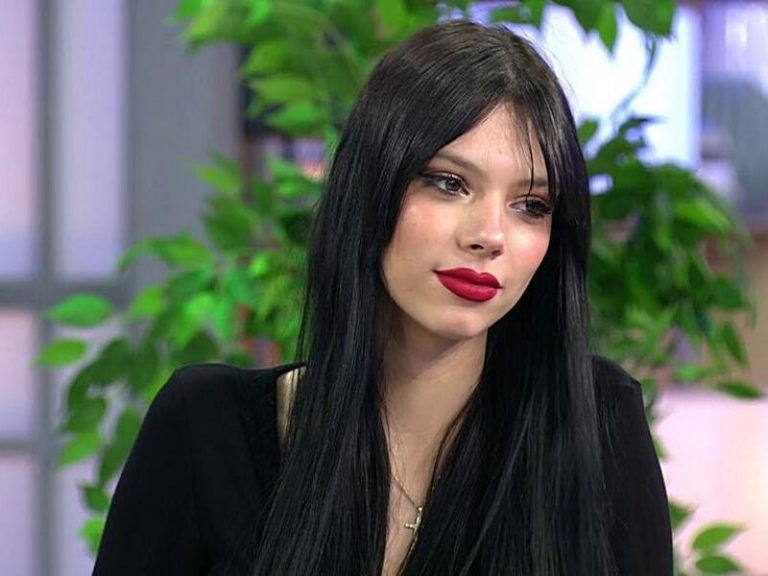 Alejandra Rubio evita responder a quienes dicen que es turbia como el agua de una fregona