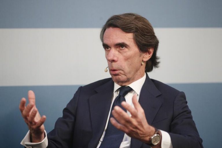 Aznar opina sobre la regularización fiscal del Rey emérito