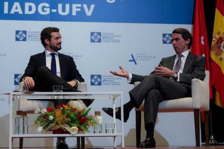 Casado y Aznar coincidirán este martes tras la salida de Génova y el inicio del juicio de la 'caja B'