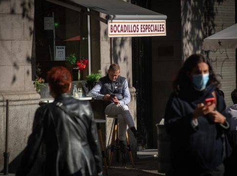 Cataluña publica la prórroga de restricciones y la reapertura de centros comerciales Cataluña publica la prórroga de restricciones y la reapertura de centros comerciales