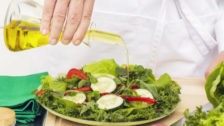 Aceite: 7 formas de aromatizarlo para usarlo en tus ensaladas
