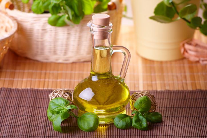 Aceite con albahaca