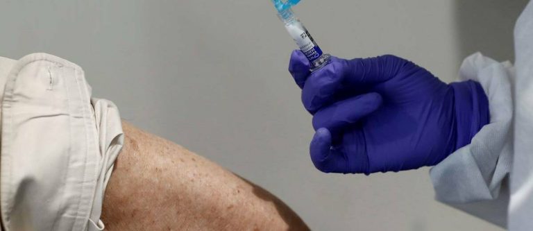 Andalucía prevé aprobar una estrategia de vacunación masiva