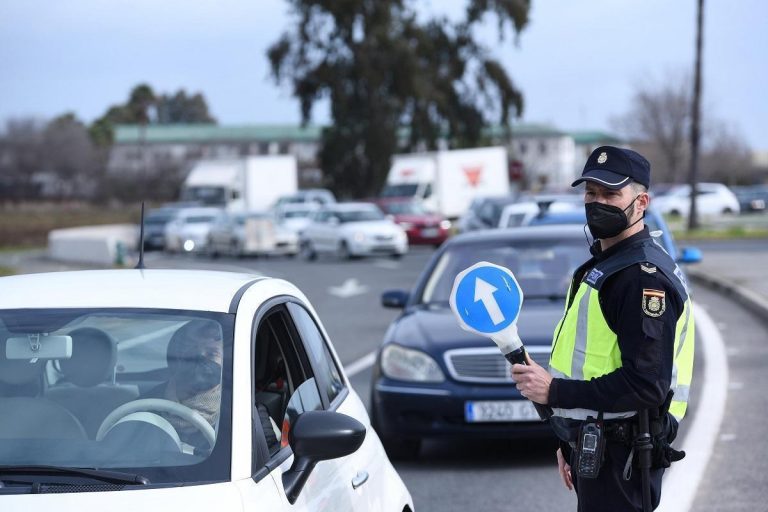 Andalucía suma 1.187 casos, menor cifra diaria en mes y medio y 38 muertes
