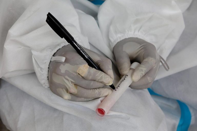 Andalucía registra 88 muertes, 5.000 casos Covid y baja los hospitalizados