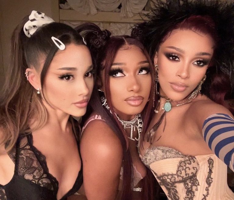 Ariana Grande, Doja Cat y Megan Thee Stallion juntas en el videoclip de ’34+35 (remix)'