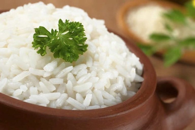 Arroz blanco: los trucos para cocerlo en el microondas y que salga suelto
