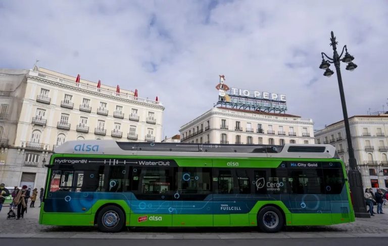 La C. Madrid presenta el primer autobús de hidrógeno que circulará en España
