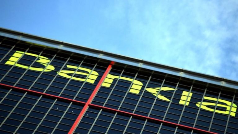 El Gobierno amplía en dos años el plazo de desinversión en Bankia