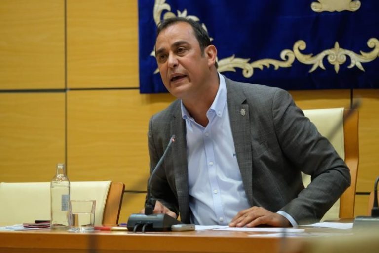 Blas Acosta renuncia como presidente del Cabildo de Fuerteventura