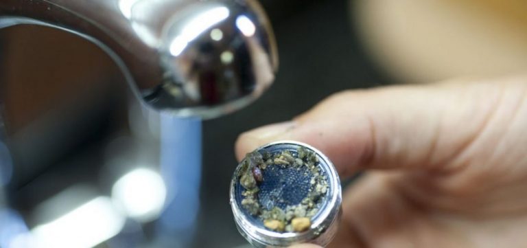 Cómo eliminar la cal de los grifos