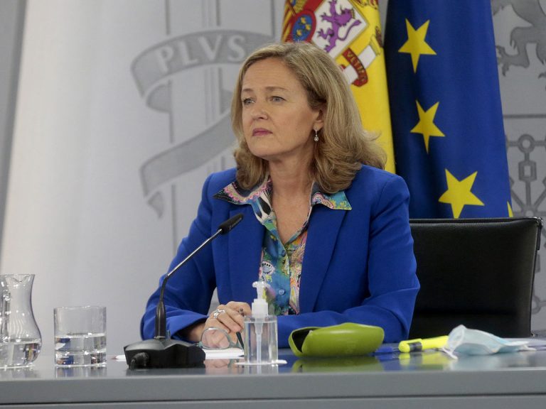 Calviño: Se permitirá que CCAA y ayuntamientos compensen costes fijos de las empresas