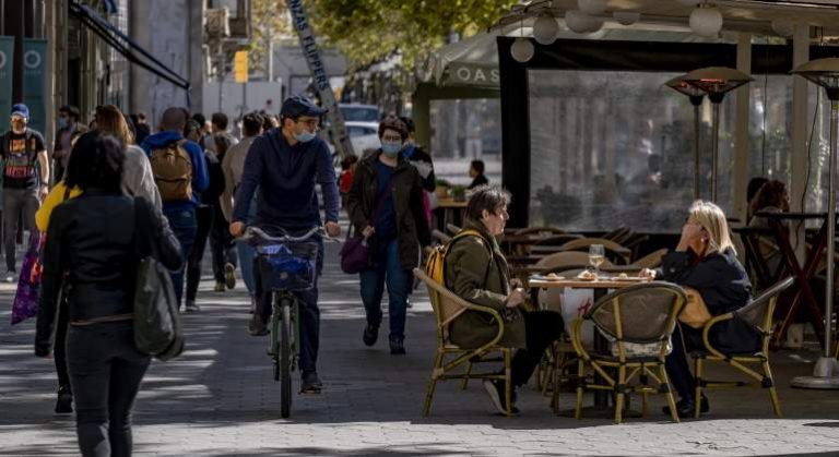 Cantabria abrirá la próxima semana el interior de los bares con menos del 50% de aforo