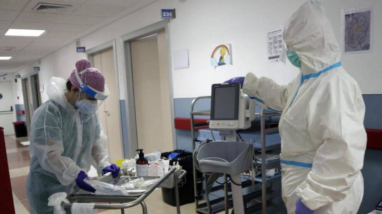 Los nuevos casos en Castilla-La Mancha caen un 40% en la última semana