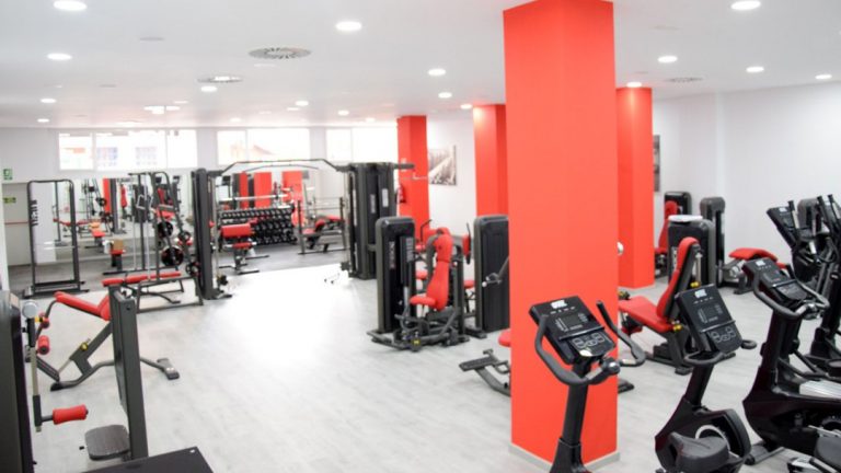 Castilla y León prorroga el cierre del interior de hostelería, comercios y gimansios