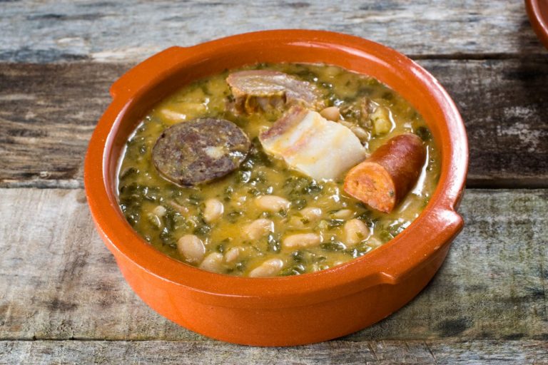 Cocido montañés: el plato tradicional típico de Cantabria que puedes hacer en tu casa