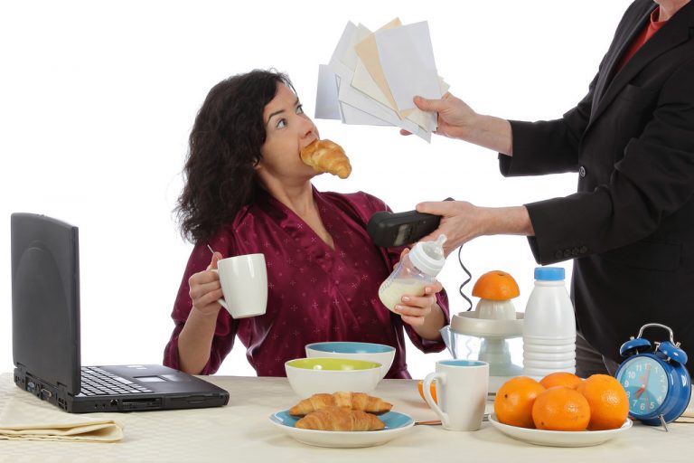 Comer por estrés: trucos para evitarlo y no arruinar tu dieta