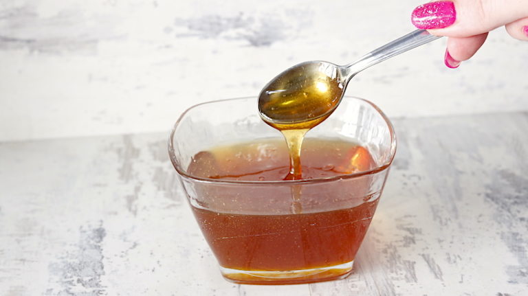 Cómo aprovechar el pan y hacer un pudín 11 Para el Caramelo: