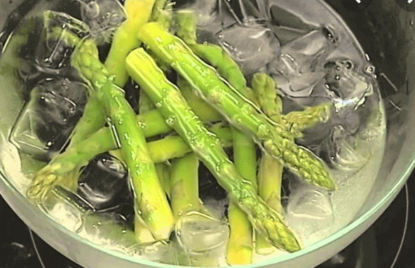 Cómo cocer los espárragos verdes para que queden sensacionales 169 Preparación: