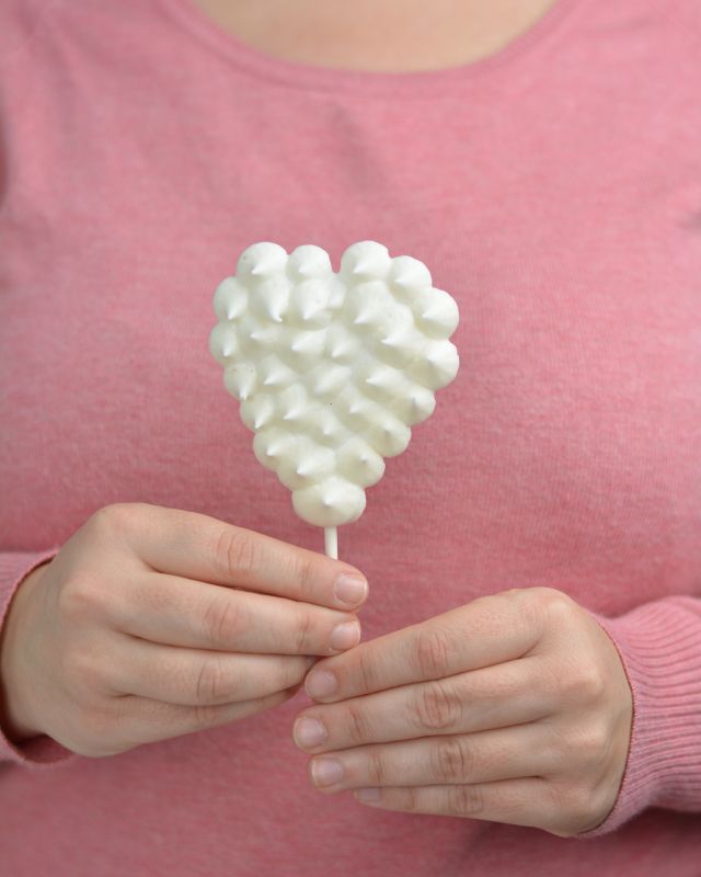 ¿Cómo preparar los corazones de merengue?