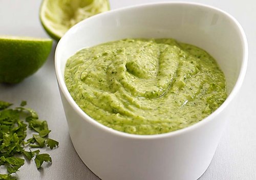 Ingredientes para preparar alioli de aguacate