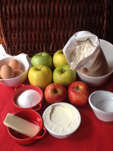 Cómo hacer un bizcocho de manzana y queso mascarpone delicioso para la merienda 2 Ingredientes: