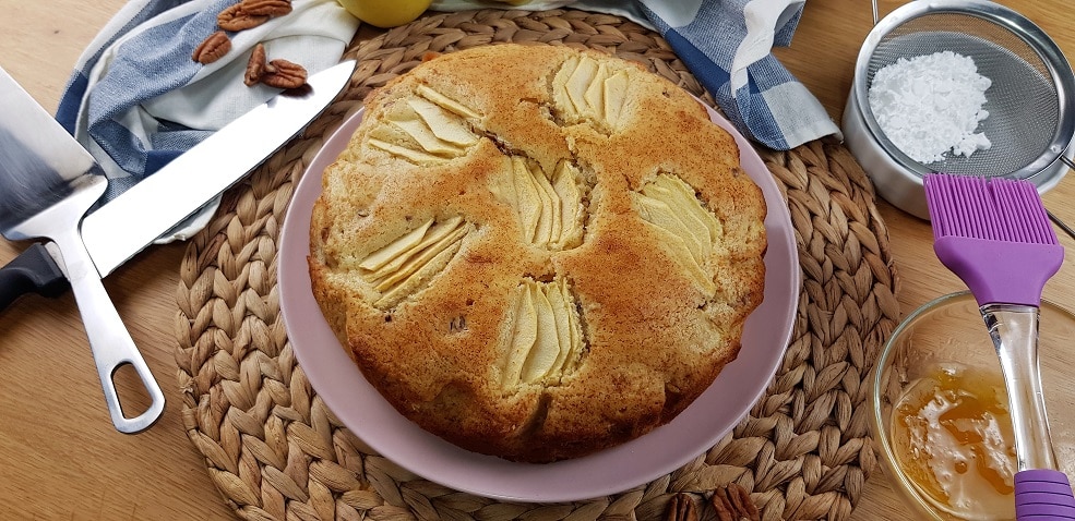 Cómo hacer un bizcocho de manzana y queso mascarpone delicioso para la merienda 3 Elaboración: