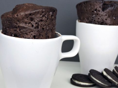 Cómo hacer un bizcocho de oreo al microondas en menos de 5 minutos 1 Cómo hacer un bizcocho de oreo al microondas en menos de 5 minutos