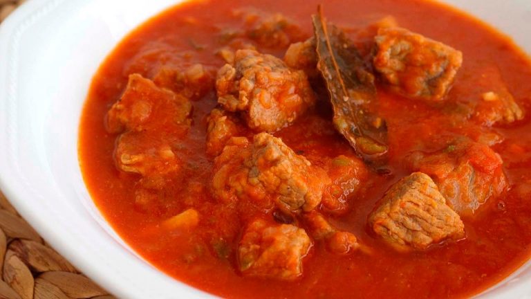 Cómo hacer una carne con tomate tan rica como la de los bares
