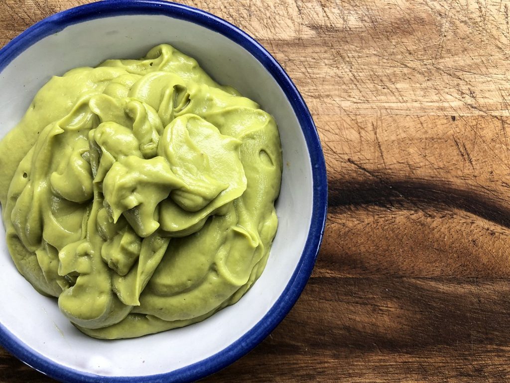 La mayonesa de aguacate vegana