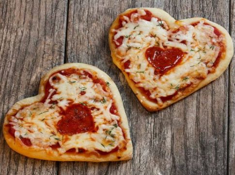 Cómo hacer una pizza con forma de corazón con los ingredientes que más te gusten 1 Cómo hacer una pizza con forma de corazón con los ingredientes que más te gusten